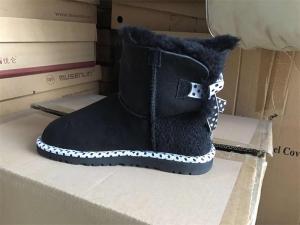 Snow boots