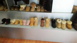 Snow boots