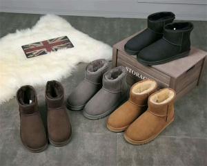 Snow boots