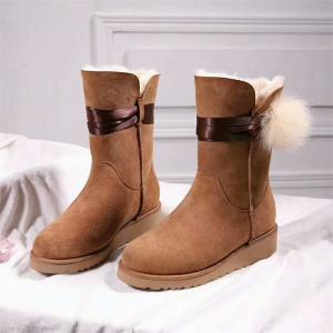 Snow boots