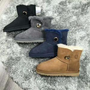 Snow boots