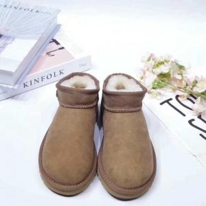 Snow boots