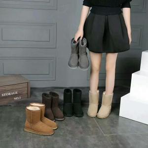 Snow boots