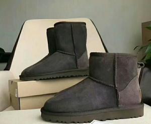 Snow boots