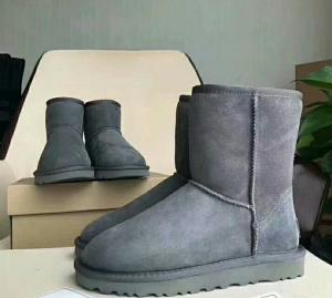 Snow boots