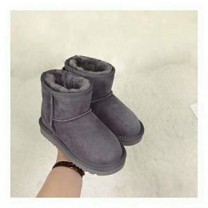 Snow boots