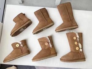 Snow boots