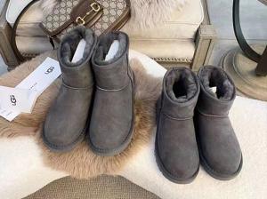 Snow boots